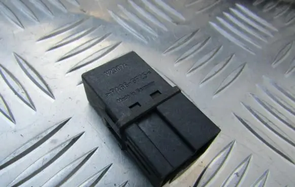 Volvo S40, V40 Other relay MB953382