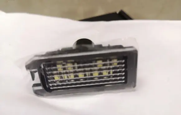 Jeep Grand Cherokee Number plate light 68228927AA 68228557AA 68225282AA