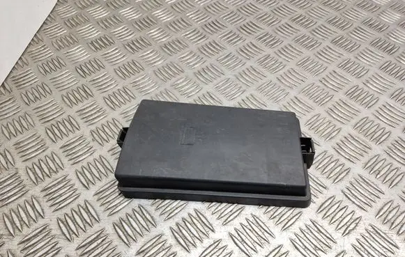 Volkswagen Touran III Fuse box cover 5Q0937132B