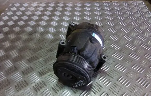 Renault Scenic I Air conditioning (A/C) compressor (pump) 7700105765
