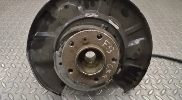 Rear wheel hub