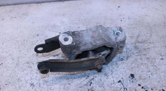 Land Rover Evoque I Engine mount bracket TR8070M18