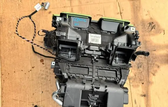 Renault Scenic III - Grand scenic III Interior heater climate box assembly 272703227R