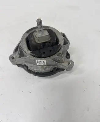 Engine mount bracket
