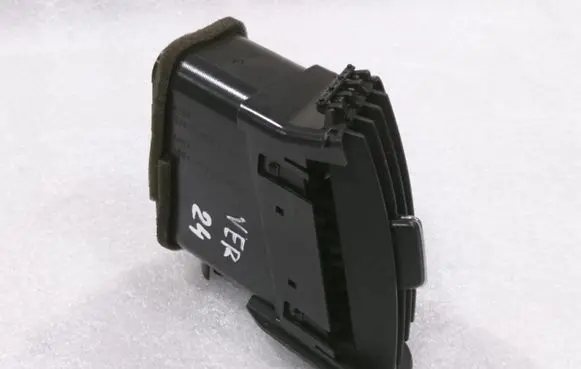 Toyota Corolla Verso AR10 Dash center air vent grill 6556444010