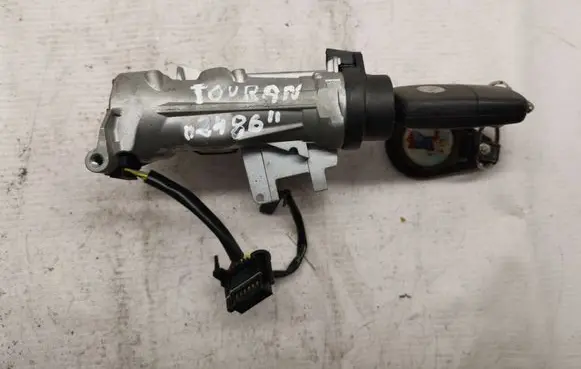 Volkswagen Touran I Ignition lock 1K0905851