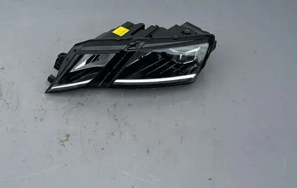 Skoda Octavia Mk3 (5E) Headlight/headlamp 5E1941015D 030110423100