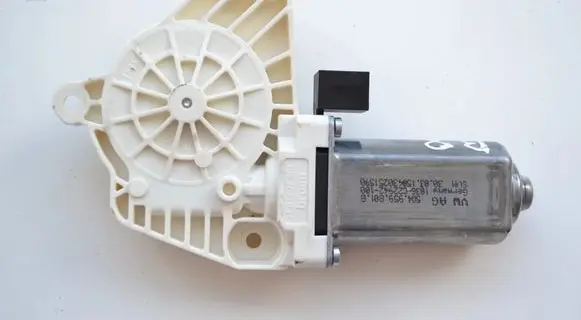 Volvo V60 Front door window regulator motor 5Q4959801B