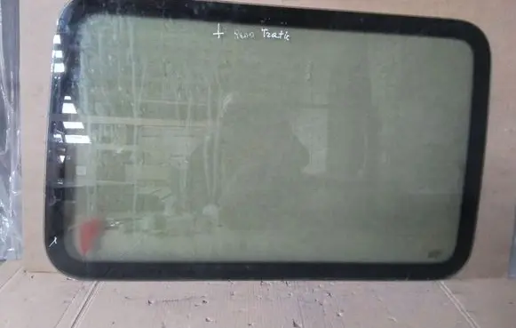 Renault Trafic I Rear side window