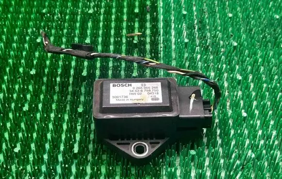 BMW 5 E60 E61 ESP acceleration yaw rate sensor 34526758750 5001736 0265005266