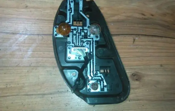 Citroen C5 Tail light bulb cover holder