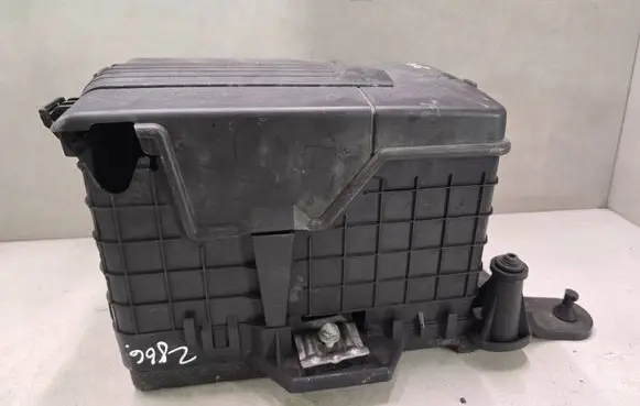 Audi Q3 8U Battery tray 1K0915325B