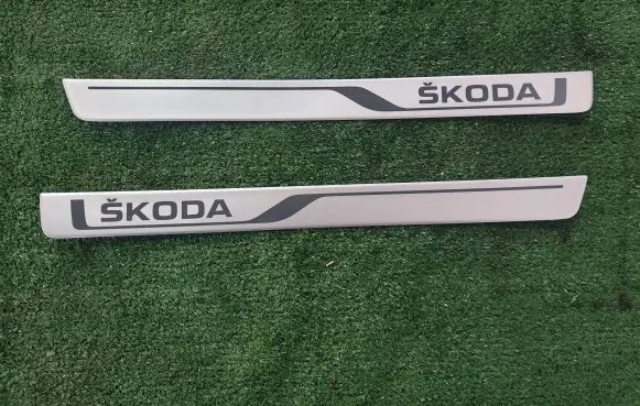 Skoda Octavia Mk3 (5E) Front sill trim cover 5E0853814E 5E0853813E