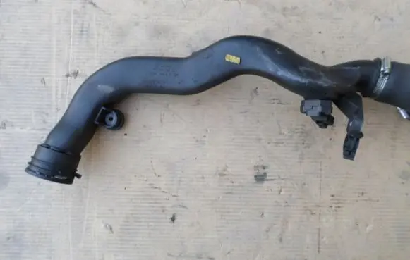 Volkswagen Jetta V Intercooler hose/pipe 1K0145762BL