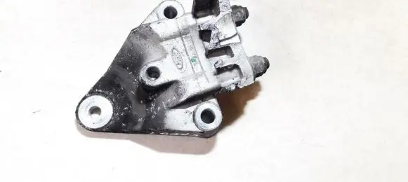 Ford Mondeo Mk III Engine mounting bracket