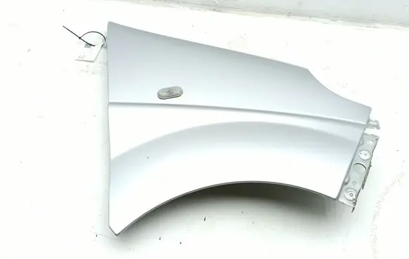 Nissan Primastar Fender