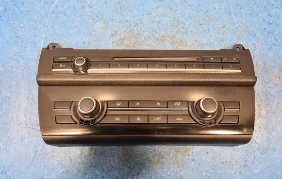 BMW 5 E60 E61 Tailgate/trunk/boot open switch 9241244-01