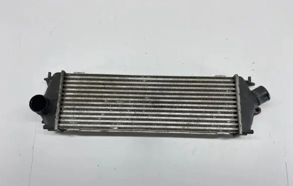 Opel Vivaro Intercooler air channel guide 
