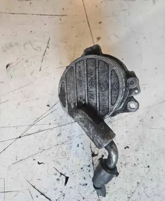 Mercedes-Benz C W203 Vacuum pump A6112300065