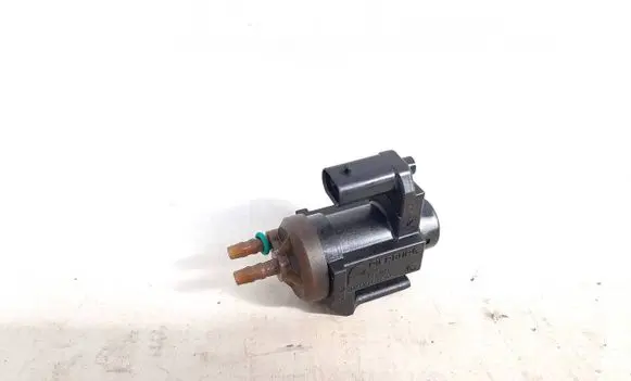 BMW X3 G01 Vacuum valve 8570591 11748570591