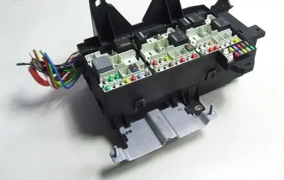 Jaguar XE Fuse box cover 