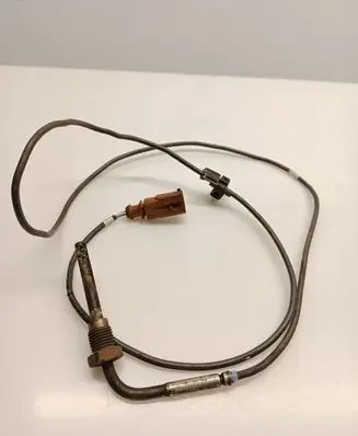 Volkswagen Touareg II Exhaust gas temperature sensor 059906088BN