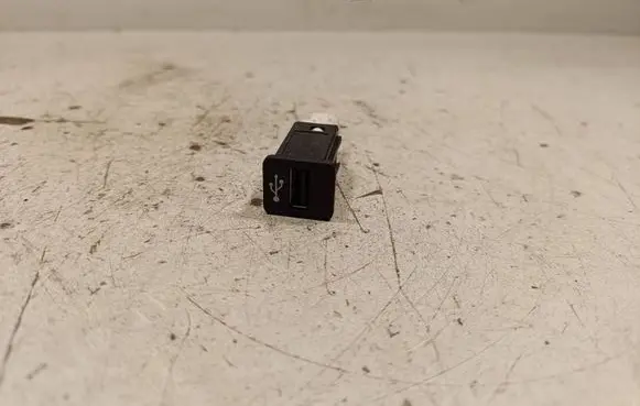 BMW 7 F01 F02 F03 F04 USB socket connector 9237656