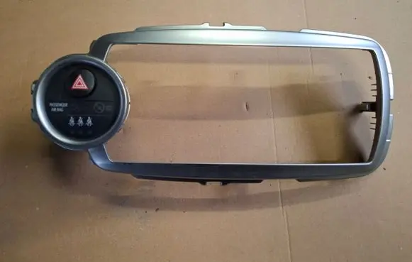 Toyota Yaris Glove box 0D010