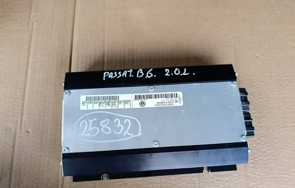 Volkswagen PASSAT B6 Sound amplifier 3C0035456G