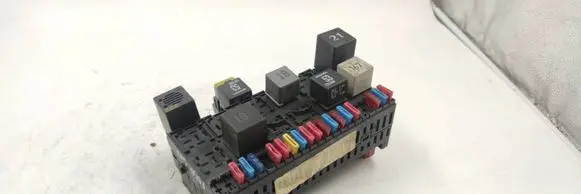 Volkswagen Polo III 6N 6N2 6NF Fuse module 141951253B
