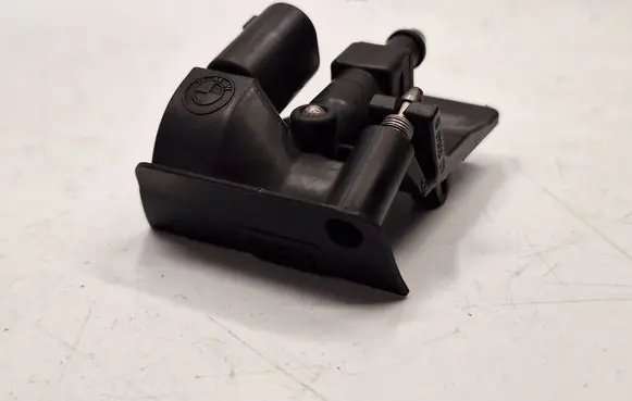 Windshield washer spray nozzle