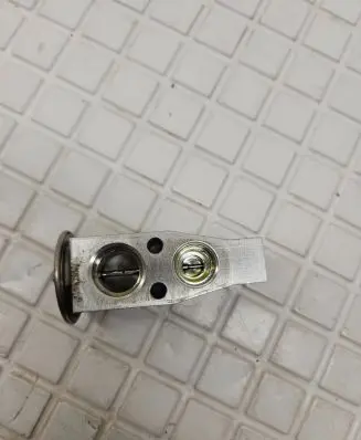 Subaru XV I Air conditioning (A/C) expansion valve T1017817EA 20425