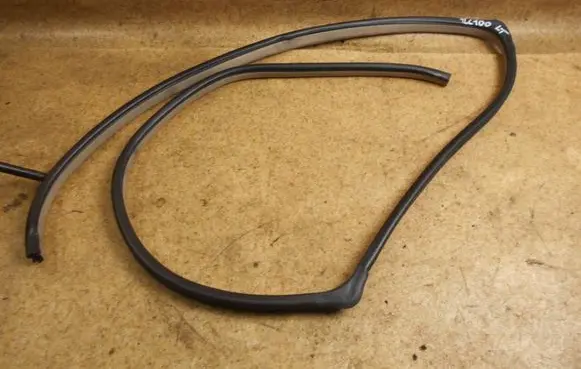 Toyota Land Cruiser (J100) Rubber seal rear door 