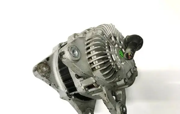 Nissan Qashqai Generator/alternator 9090719