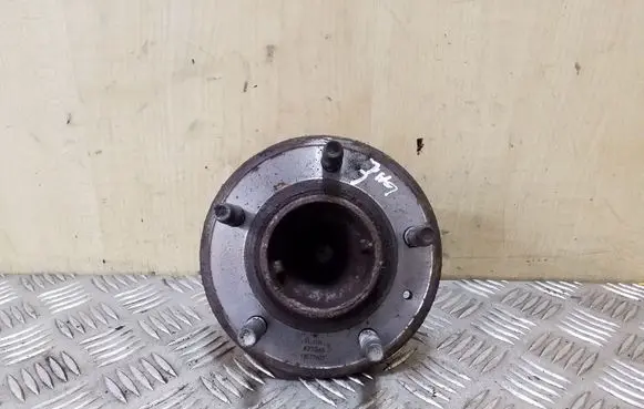 Opel Zafira C Rear wheel hub 13577407