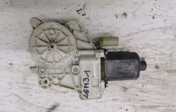 Mercedes-Benz Sprinter W906 Front door window regulator motor A0068205442