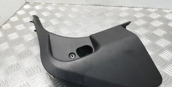 Foot area side trim