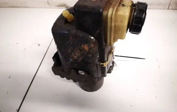 Renault Laguna III Power steering pump