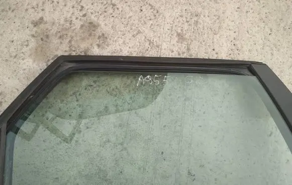 Volvo V50 Rear door window glass as2