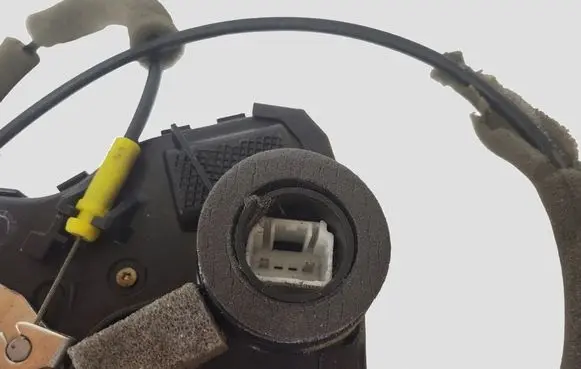 Toyota Corolla Verso E121 Front door lock