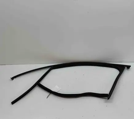 Porsche Macan (95B) Front door glass trim molding 95B837431
