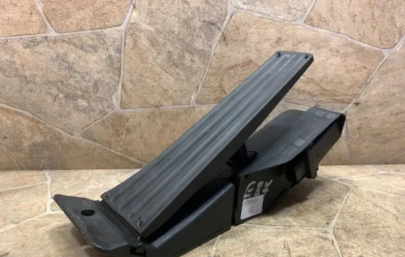 BMW X1 E84 Accelerator throttle pedal 6793743