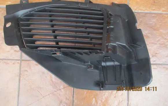 Peugeot 3008 II Front bumper lower grill AA37938073