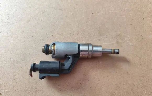 Fuel injector