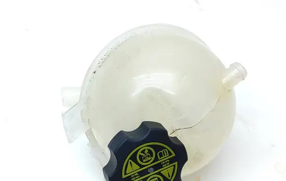 Buick Encore GX I Coolant expansion tank/reservoir 13545831