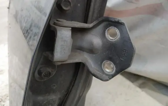 KIA Carens I Front door upper hinge