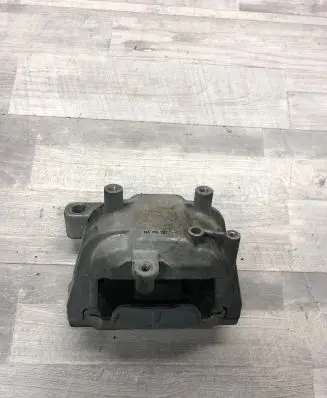 Volkswagen Touran II Engine mount bracket 1K0199262