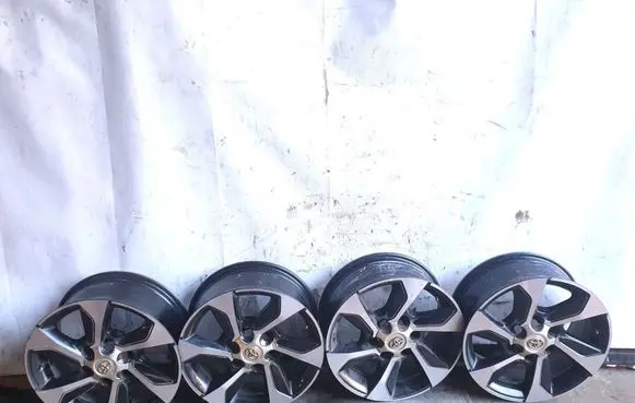 Toyota Hilux (AN120, AN130) R17 alloy rim 