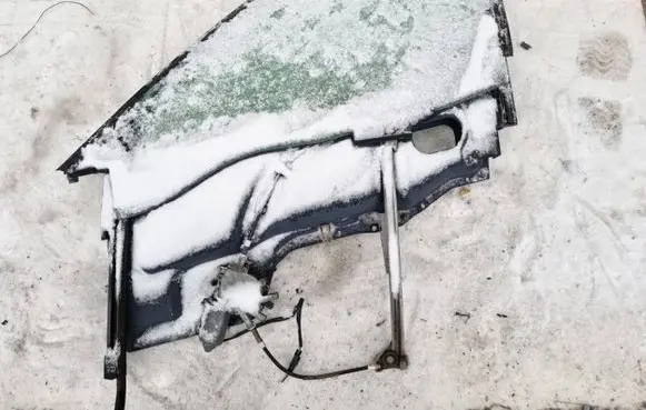 Audi 80 90 B3 Front door window/glass frame 