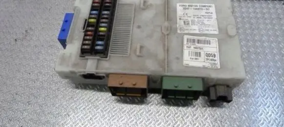 Ford Mondeo MK IV Fuse module 7G9T14A073DC